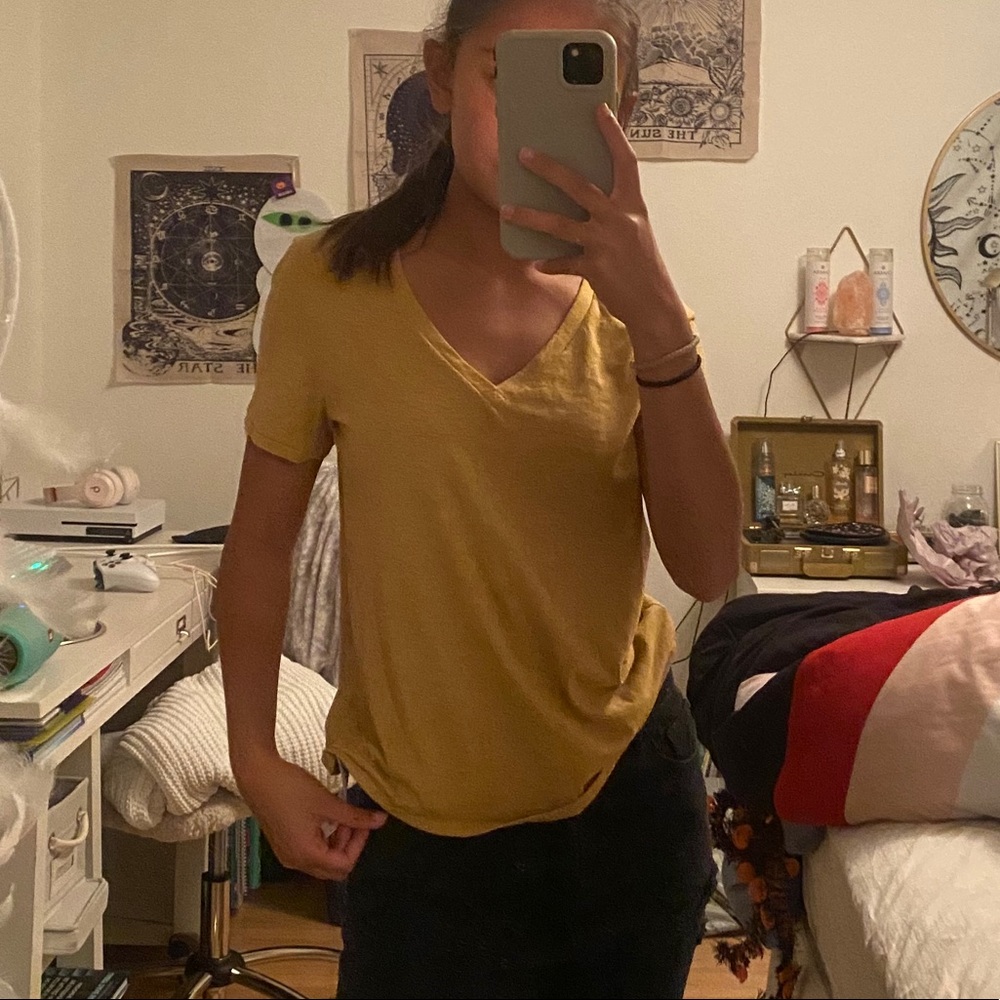BP | YELLOW V NECK TEE SHIRT